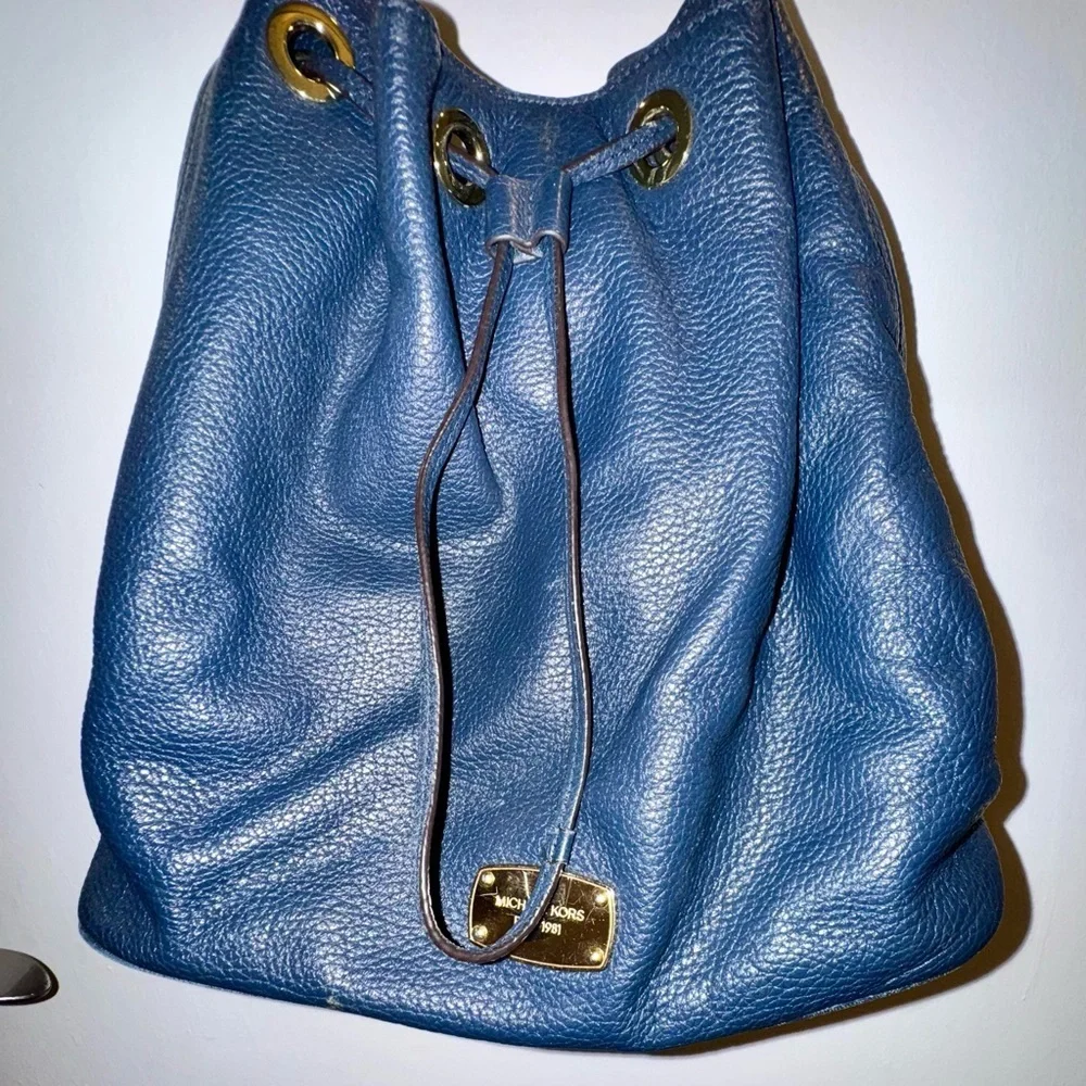 Michael Kors Jules Navy Leather Hobo Bucket Bag